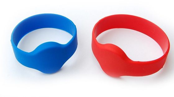 ISO 14443 A 13.56 Mhz Rfid Wristband Silicone PVC RFID Enabled Wristband