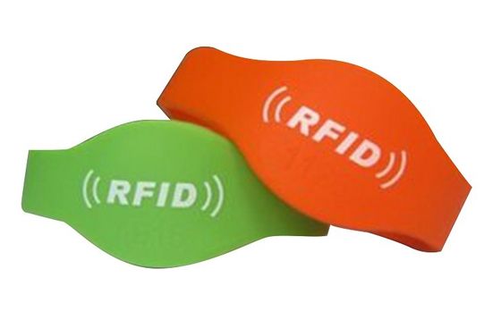 Anti Collision Silicone RFID Chip Wristband For Person Identification Membership Management