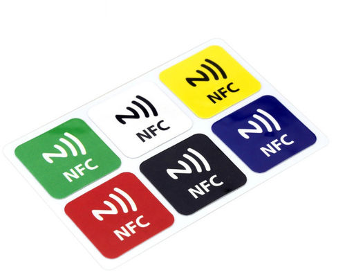 215 213 Chip Rewritable Passive NFC Tag Roll 0.07mm Thickness 13.56mhz